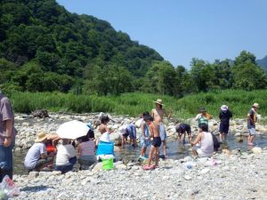 130814ニジマス取り中